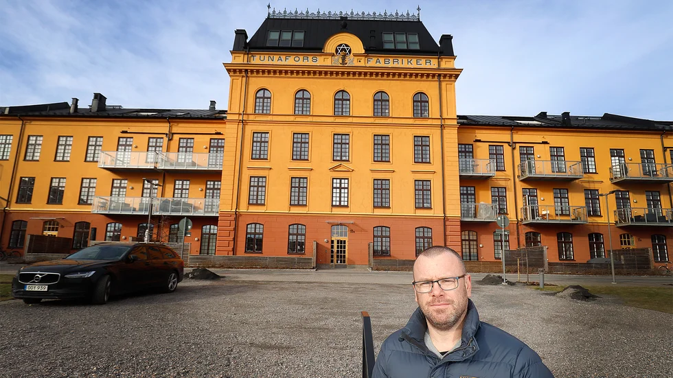 Daniel Öberg, vd för Mälarfasad, brinner för gamla kulturfastigheter. Hans bolag var med och gjorde om fasaden när Tunafors fabriker byggdes om till bostäder.