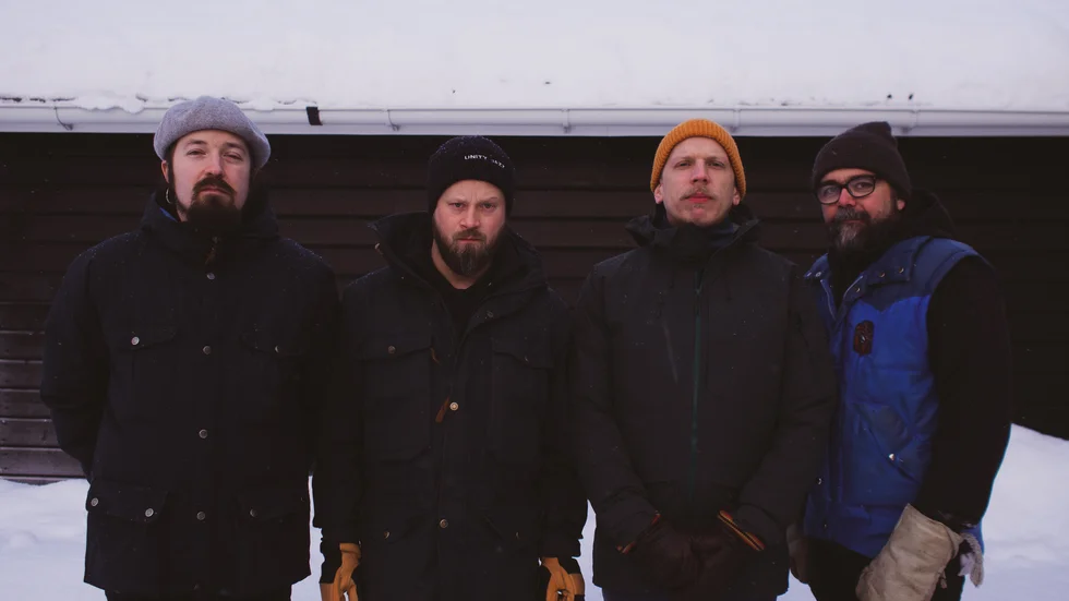 Malmfältens Rockklubb består av medlemmarna Torbjörn Ömalm, Markus Larsson, Nikolai Äystö och Björn Pettersson Thuuri