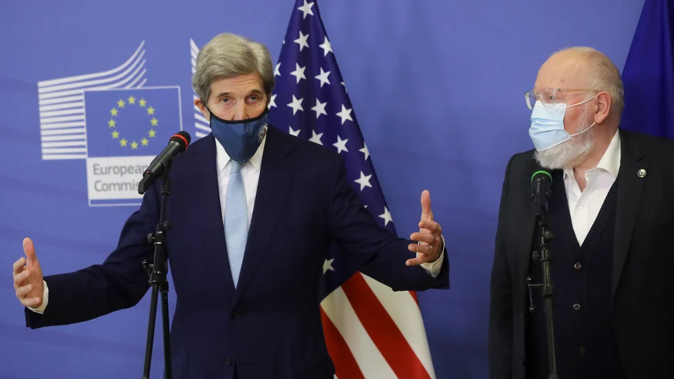 USA:s klimatsändebud John Kerry tillsammans med EU-kommissionens klimatansvarige viceordförande Frans Timmermans.
