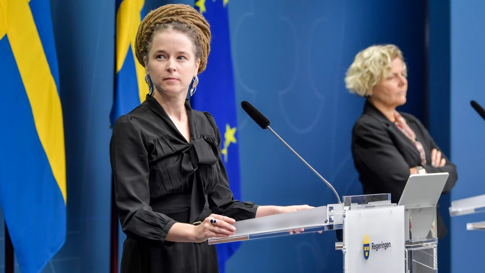 Regeringen har beslutat hur ett extra krisstöd på en halv miljard kronor ska fördelas. Arkivbild från en tidigare presskonferens med kulturminister Amanda Lind och Filminstitutets chef Anna Serner.