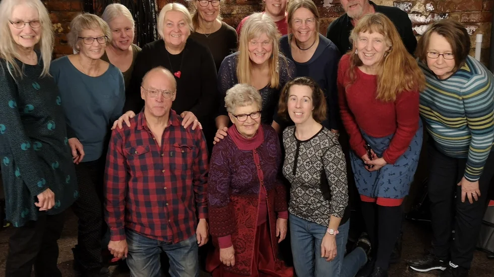 Slaka Balladforum håller liv i en sångtradition med rötter i medeltiden. Nu ger de ut en skiva tillsammans med Folkvisedanslaget. 