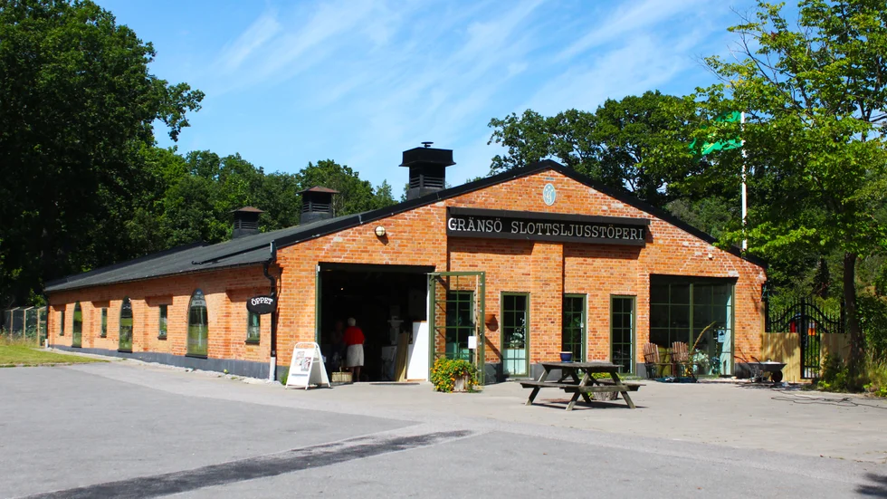 Gränsö Slottsljusstöperi blev bestulna på kontanter.