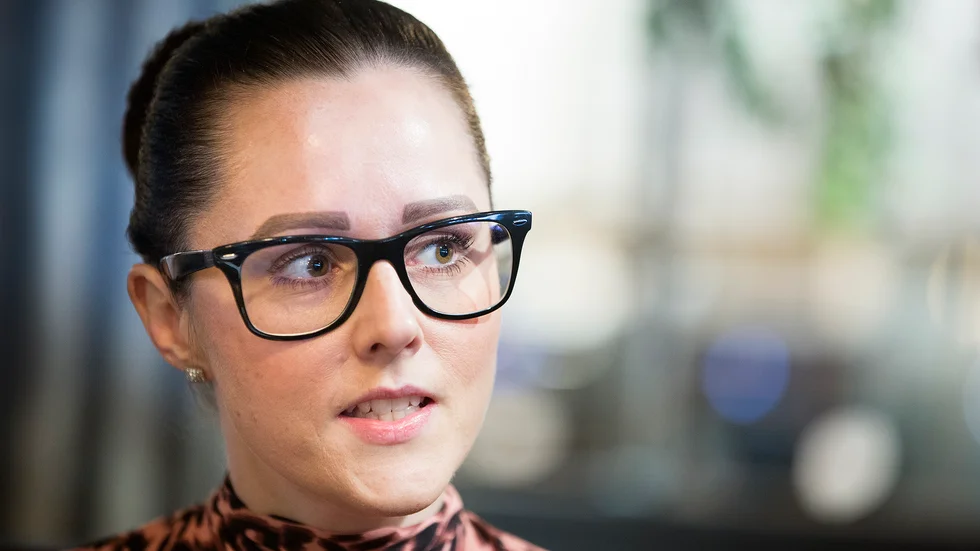 "Om hon är rädd för honom, varför tar hon då kontakt med honom", säger Carolina Nilsson.