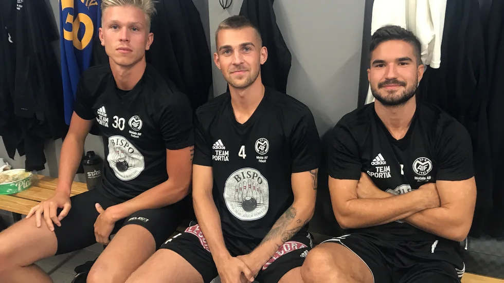 Spelarna Oliver Bergman, Jesper Merbom Adolfsson och Almin Masic är redo för fredagens träning. Nu väntar en ny bortamatch i ettan på söndag, mot Lunds BK. En match som sänds på mvt.se.