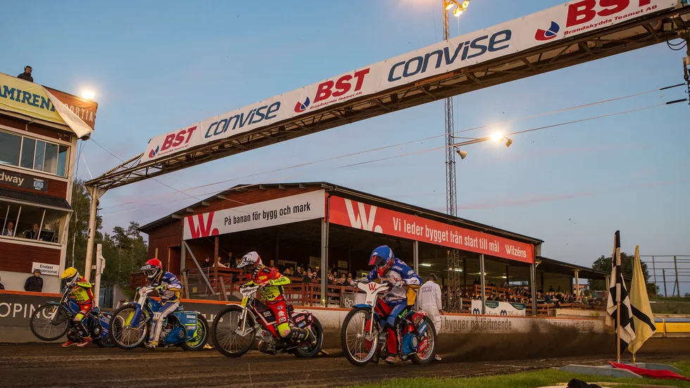 I maj ska Bauhausligan starta, och en av de nio arenorna är RMV skog arena i Motala. Trupperna är spikade och det är öppet för förhandsspekulationer inför säsongen. Sporten bad Piraternas lagledare Daniel Davidsson att kommentera alla lag i ligan.
