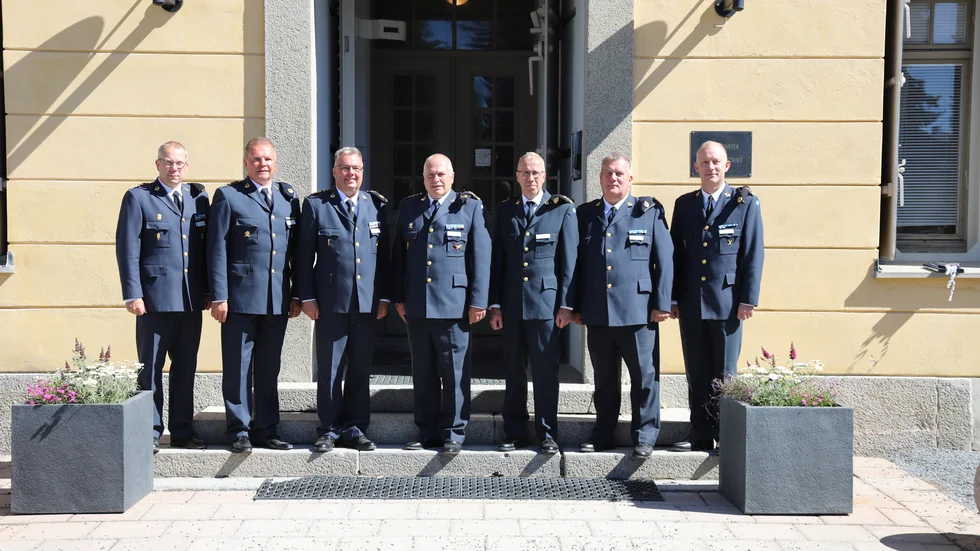 Jubilarer. Jari Mäkelä, regementsförvaltare, Curt Öhrling (pension), Peter Bergström (pension), Ulf Siverstedt, chef, Kennet Larsson (pension), Christer Arvidsson (pension) och Per Olsson, stabschef. 