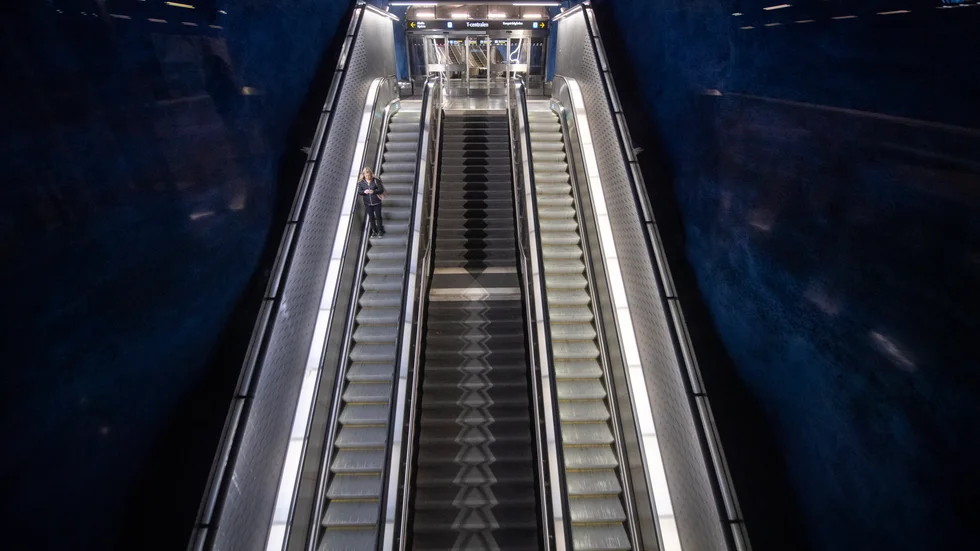 Det är betydligt glesare än vanligt i det coronadrabbade Stockholm. Arkivbild.