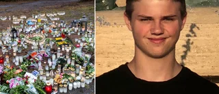 I år skulle han ha tagit studenten – nu har mördade Carl fått en minnesbänk