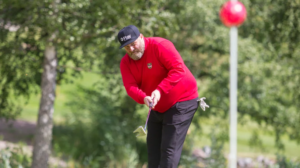 Jens Johansson hade ingen bra första dag på golfveckan i Motala. 