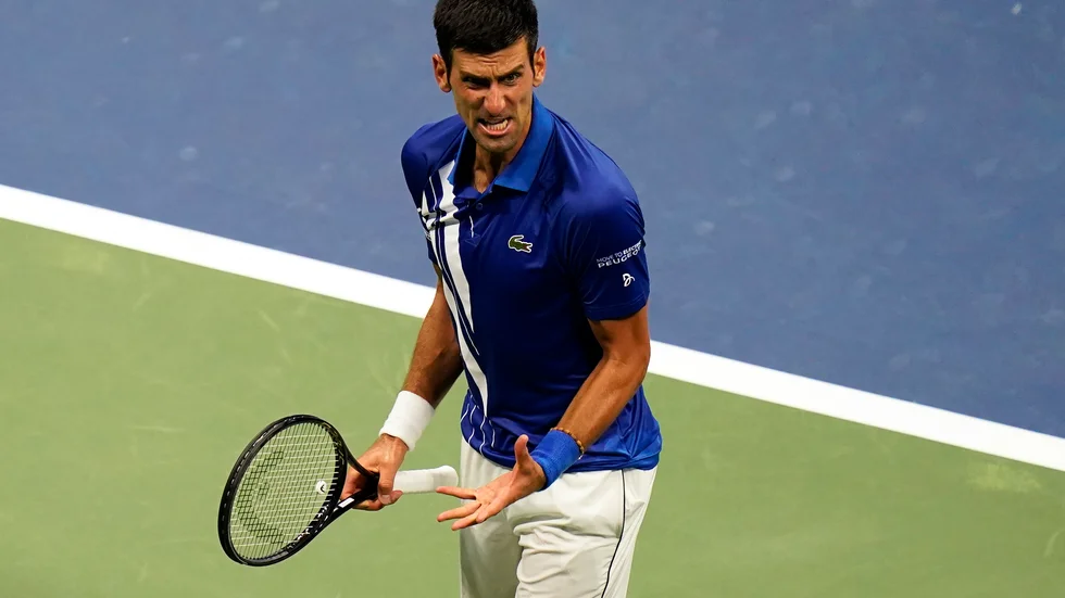 Novak Djokovic vann i tre raka set mot Damir Dzumhur.