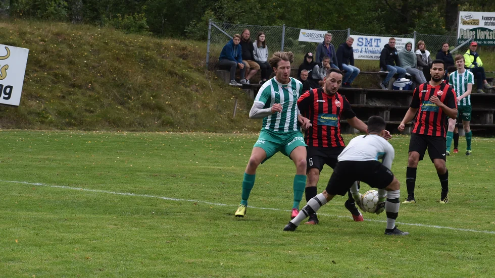 Anton Palmér satte 2-1 för Storebro mot Lojal.