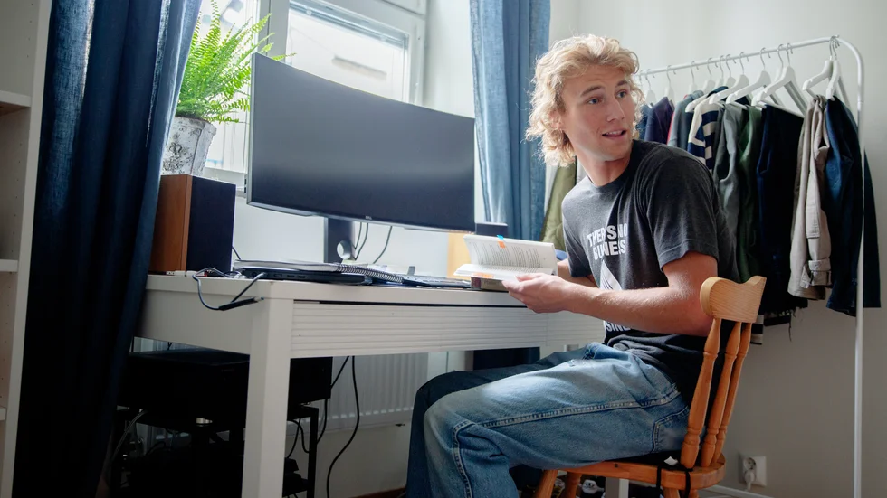 Felix Eller har flyttat in i en trea tillsammans med sina barndomsvänner. 