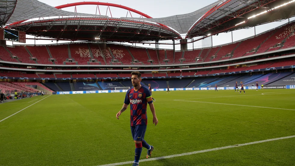 På väg ut. Lionel Messi vägrar att ansluta när Barcelona drar i gång försäsongsträningen, enligt spanska medieuppgifter. Arkivbild.