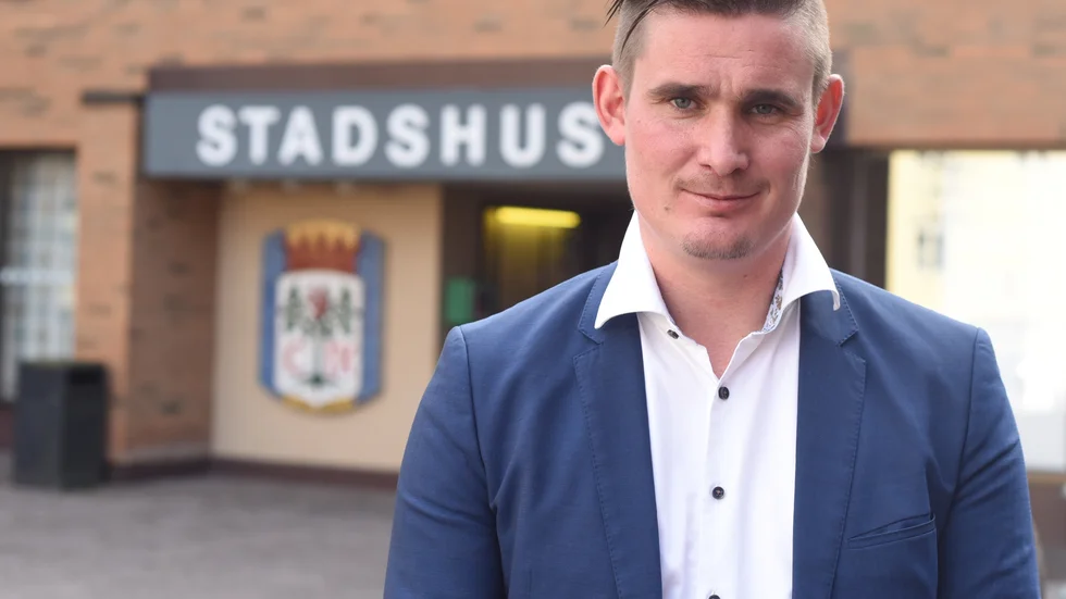 Moderata oppositionsrådet Niklas Gustafsson riktar skarp kritik mot majoritetens sätt att jobba med företagsklimatet. "Nu är vi många som vill veta vilka åtgärder som sätts in, hur ska trenden vändas?", skriver han i en debattartikel efter kommunens ras i företagsrankingen.
