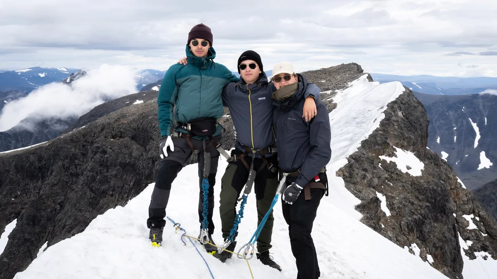 Oskar Ekbäck med kompisarna Philip (mitten) och Jesper (höger) på Kebnekaises sydtopp.