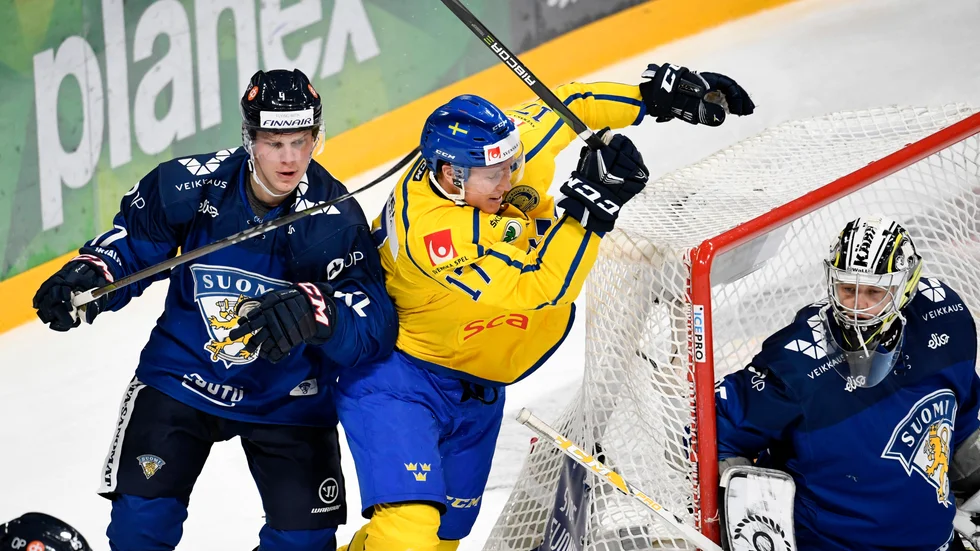 Teemu Eronen, till vänster, förstärker Växjö som drabbats av skadeproblem på backsidan. Arkivbild.