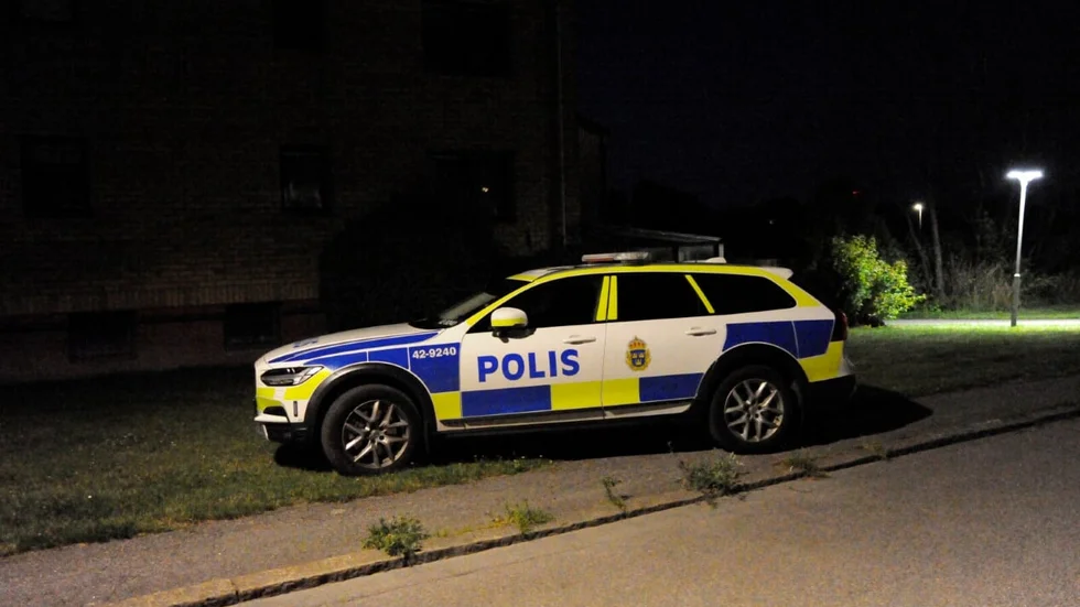 Polisen kalaldes till Bromsaregatan srax före midnatt.