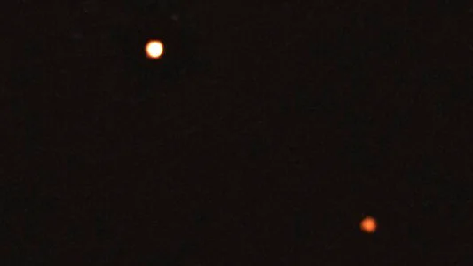 Astronomer har för första gången fångat två planeter runt en avlägsen stjärna på bild.