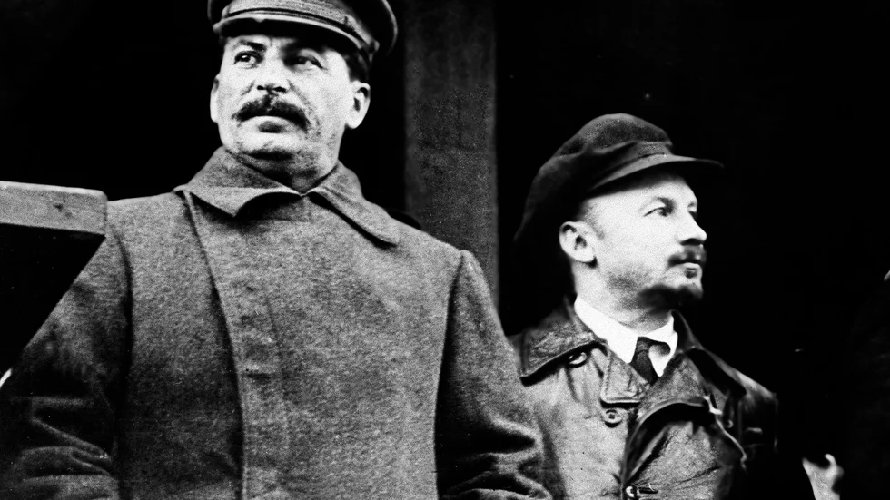 Diktatorn Josef Stalin var ledare över Sovjetunionen 1924–1953. Här tillsammans med politikern Nikolaj Bucharin på en bild från 1930.