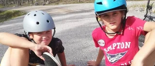Robin och Theo cyklade tio mil till stugan