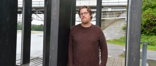 En fullspäckad teaterhöst väntar för Simeon: "Kommer att bli jättekul"