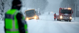 OLYCKA: Buss körde i diket – långa bilköer