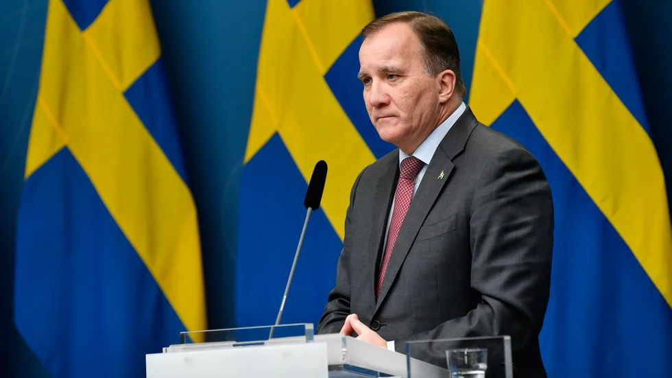 Statsminister Stefan Löfven (S) har inte gjort något för att förtjäna den julklapp han nu kräver av riksdagen.