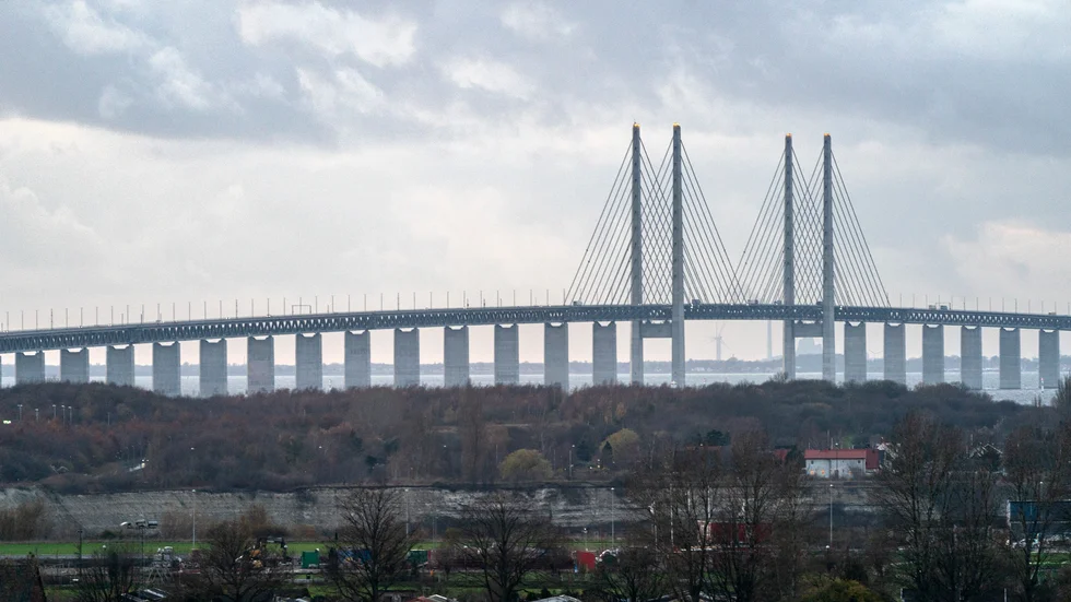 Vindkänsliga fordon varnas för att köra över Öresundsbron på söndagen. Arkivbild.