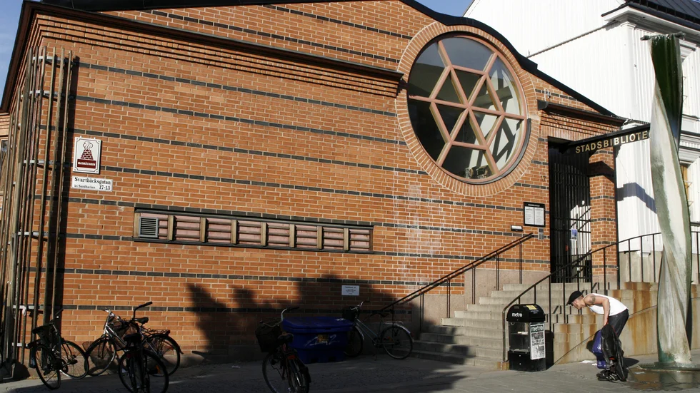 Separat in- och utgång kan vara en bra säkerhetsåtgärd när biblioteket väl får öppna, föreslår Hasse Eriksson.