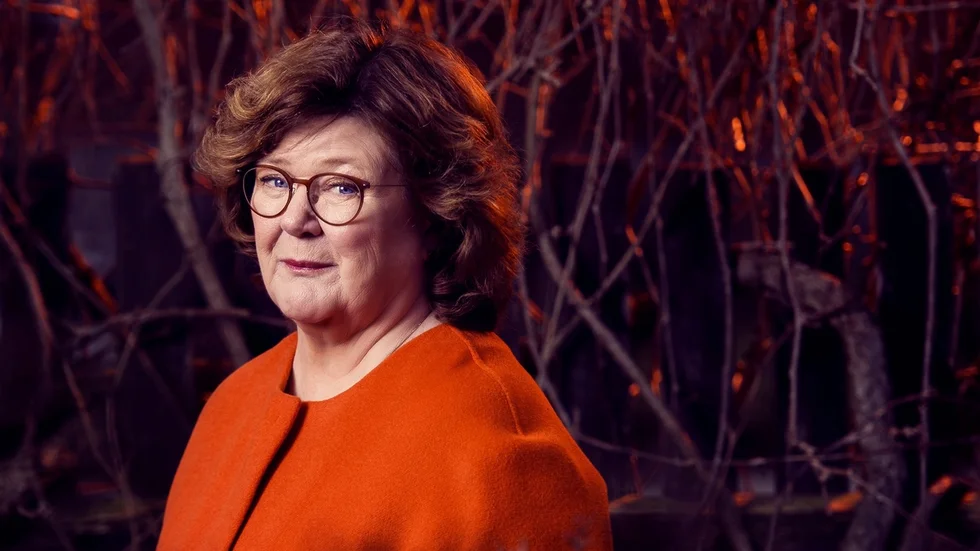 Majgull Axelsson slog igenom med romanen "Aprilhäxan" (1997). Hon är född i Landskrona men uppvuxen i Nässjö. Senast gav hon ut "Jag heter inte Miriam" (2014) och "Ditt liv och mitt" (2017).
