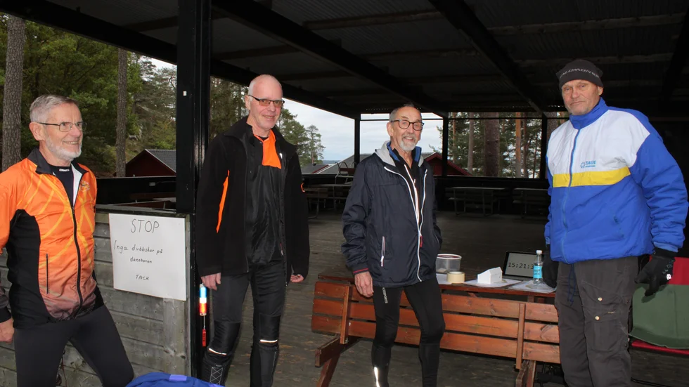 Bland deltagarna i CoronaNassen var från vänster Gösta Lindman, Björn Ohlsson och Lars Persson från Finspång samt tävlingsledaren Thomas Gustafsson.