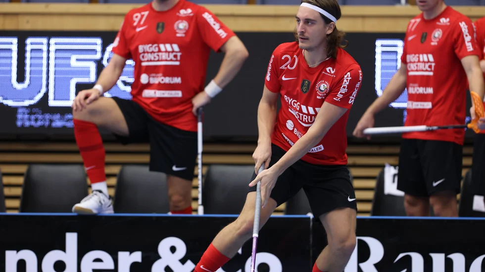 Storvretas Valdemar Ahlroth bytte sin forwardsposition i derbyt mot Sirius och blev back. Vem kunde tro att han i den ovana positionen skulle bli tvåmålsskytt och en av matchhjältarna i IFU Arena.