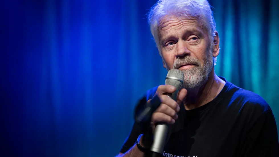 Komikern Ronny Eriksson besöker Vadstena den 25 oktober.