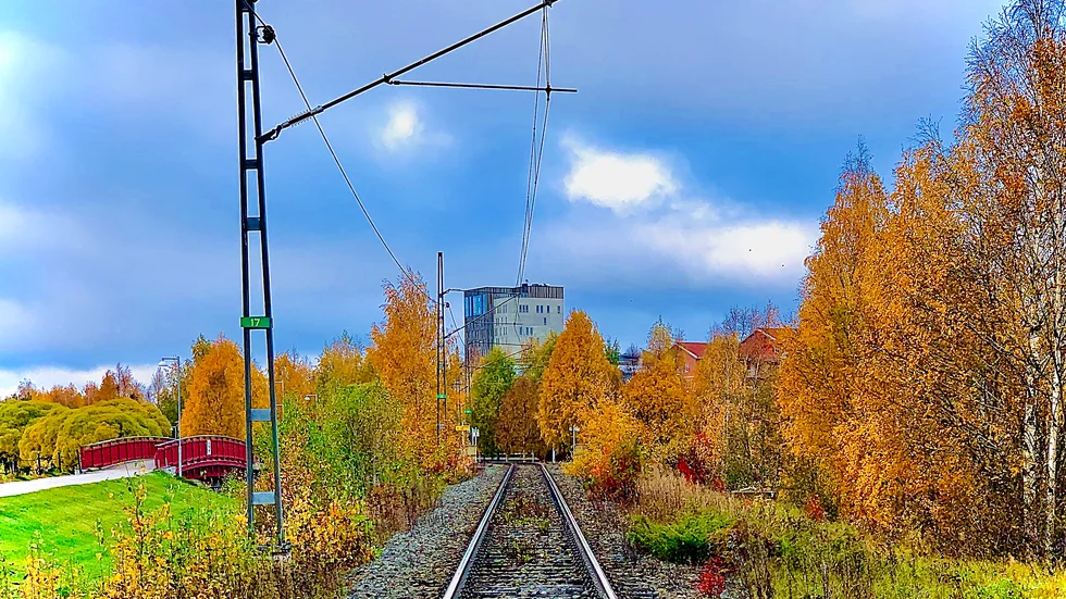 Tågräls som leder in till Piteå.