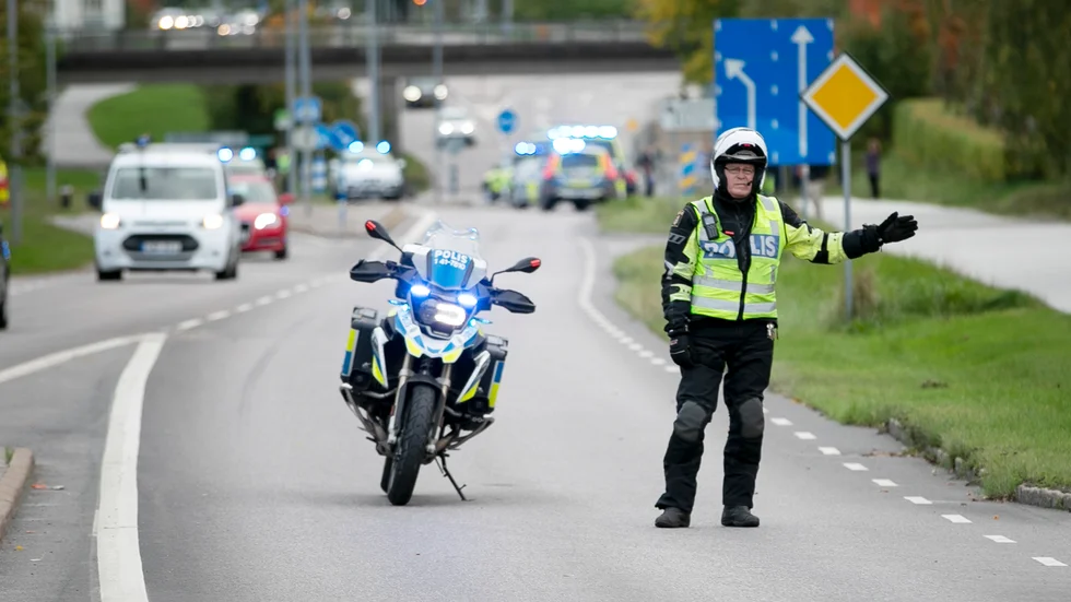 Polisen fick dirigera om trafiken vid olycksplatsen.