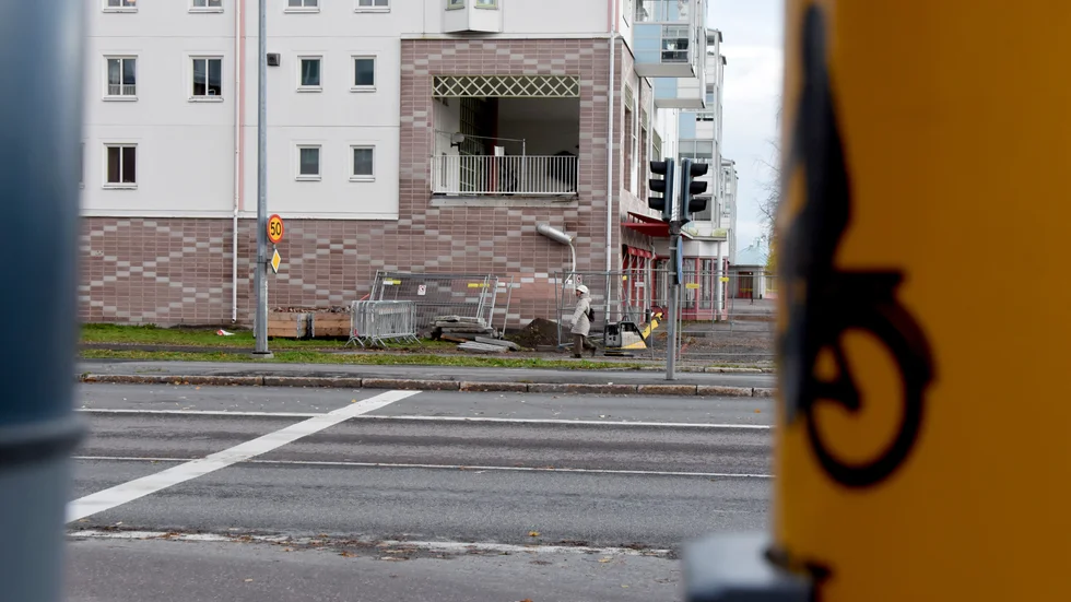 Helröret är ett minne blott, men diskussionerna har tagit fart på nytt då prislappen för rivning blev mångdubbelt högre än beräknat. 