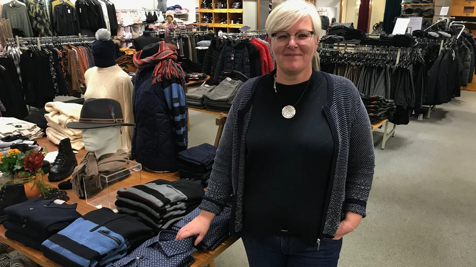 Lenita Holmgren driver klädbutiken Svedlindhs i Oxelösund. 