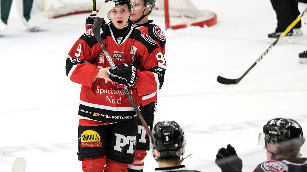 Petter Mäkitalo kom tillbaka efter avstängningen och gjorde två mål mot Övik. Nu väntar derby mot Boden. (Arkivbild)