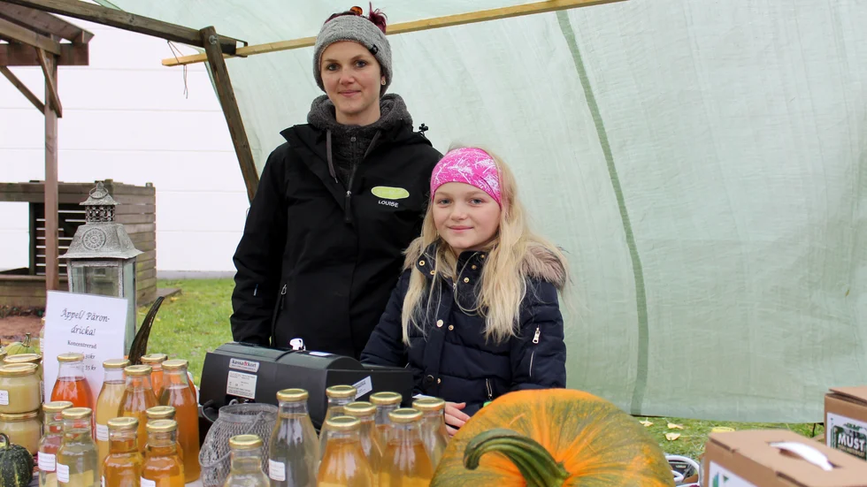Louise Glindell med dottern Elvira var på plats och sålde produkter från sin egen gård Sjundekvill utanför Storebro. 
