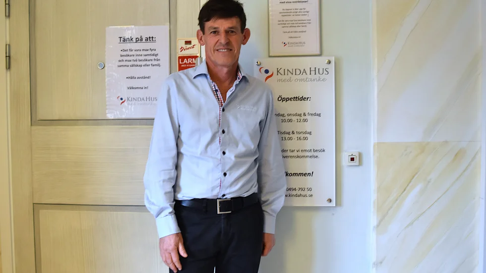 Roger Magnusson, fastighets- och marknadsansvarig på Stiftelsen Kindahus, berättar att Kindahus för en dialog med lokalhyregästerna. "Vi försöker stötta dem på de sätt vi kan".