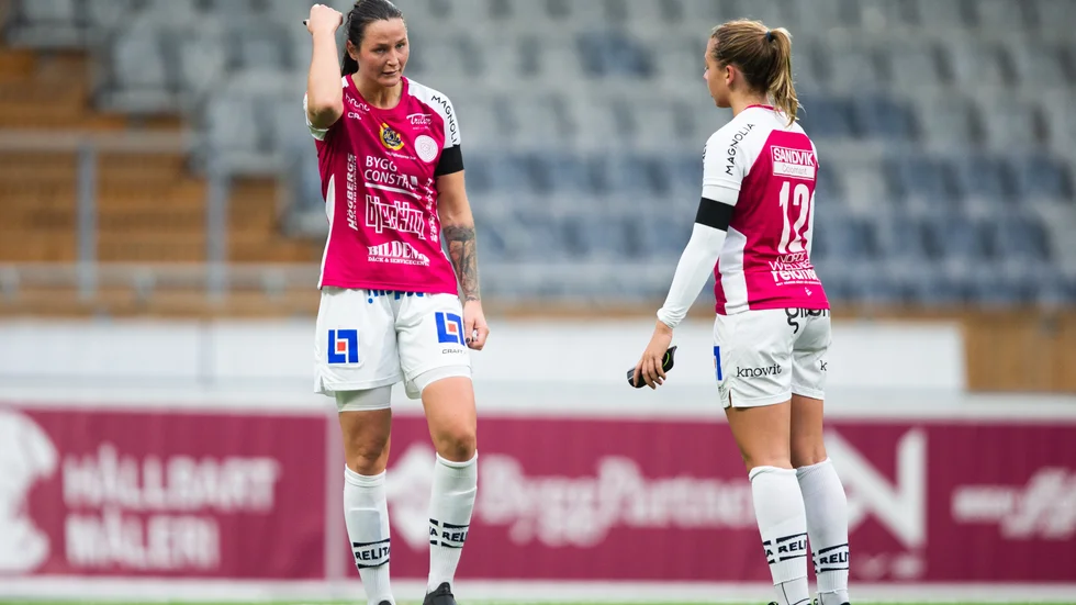 Uppsalas Nicole Odelberg Modin och Cornelia Kapocs deppar.