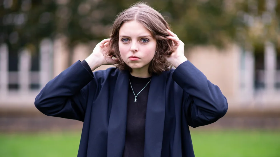 Esther är aktuell med ep:n "Better off sleeping with a parachute".