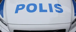 Bastustuga utsatt för skadegörelse - Stampat på taket