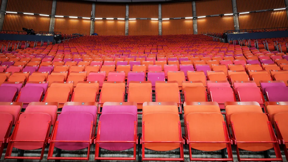 Tomma läktare i Scandinavium. Enligt en analys från EY kommer tio av 14 klubbar att ha ett negativt eget kapital efter säsongen utan publik på matcherna. Arkivbild.