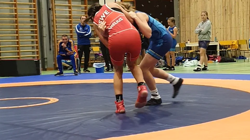Alice Gamelius, i röd trikå, vann finalen i Ocab cup i Matfors efter en imponerande upphämtning.