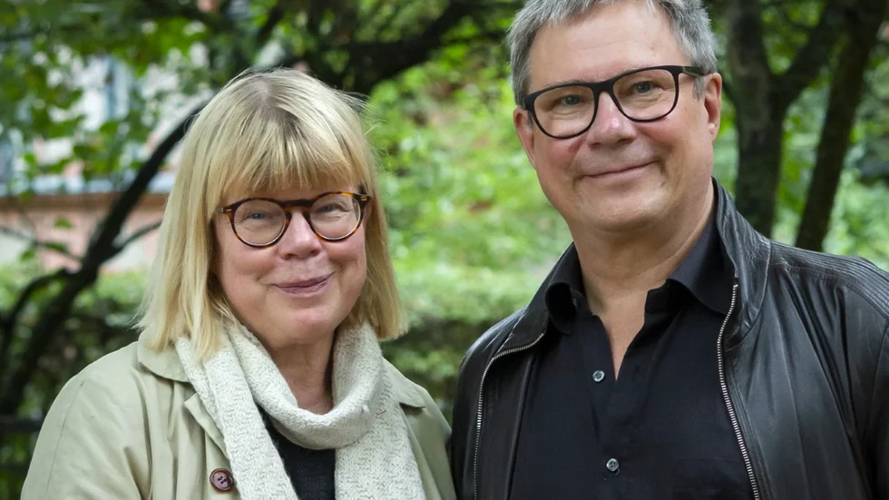 Tina och Bengt Arne Ignell driver Vävmagasinet. Nu har de utsetts tillårets Östgötska formbärare av Svensk Form Öst.