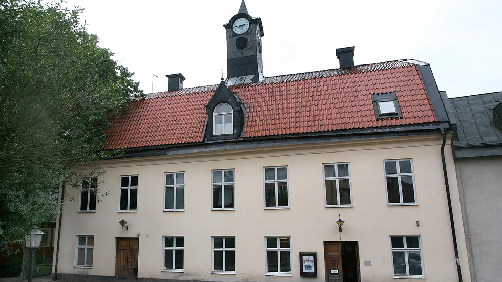 Den givna strategin måste vara att behålla de fem kulturhus kommunen äger, skriver Mats O Karlsson