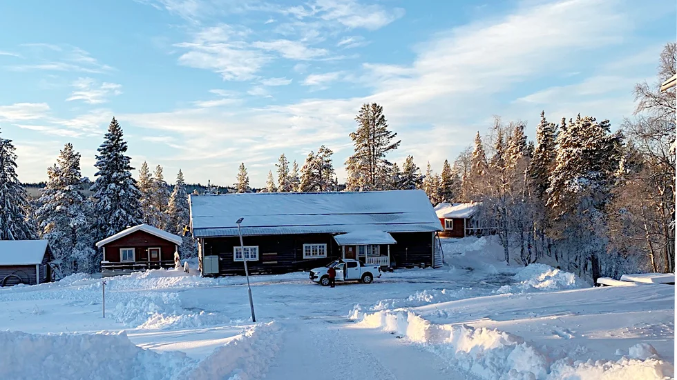 Den här anläggningen i vacker miljö har just bytt ägare. Björn Lindgren och vännen och kompanjonen Erik Bergström äger hälften var av Kronogård Vildmark.