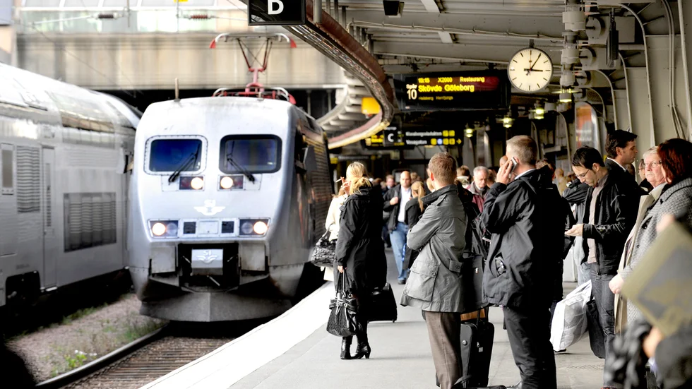 I väntan på tåget. Vid det här laget luttrade norrlänningar lär få fortsätta vänta på Norrbotniabanan.