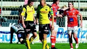 Straffmål. Kalmar jublar och Elfsborg deppar efter straffmålet där Kalmar kvitterade Elfsborgs ledning. Foto: Björn Larsson Rosvall/Exponera/Scanpix